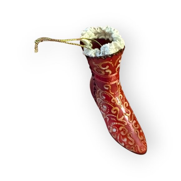 Stepping in Time “Lady in waiting” – Collectible Shoe Ornament by Ashton-Drake - Picture 7 of 7